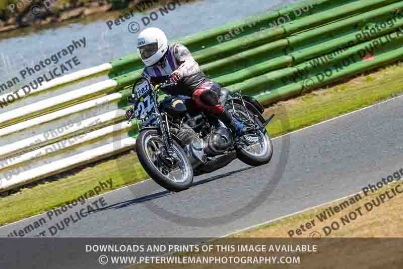 Vintage motorcycle club;eventdigitalimages;mallory park;mallory park trackday photographs;no limits trackdays;peter wileman photography;trackday digital images;trackday photos;vmcc festival 1000 bikes photographs